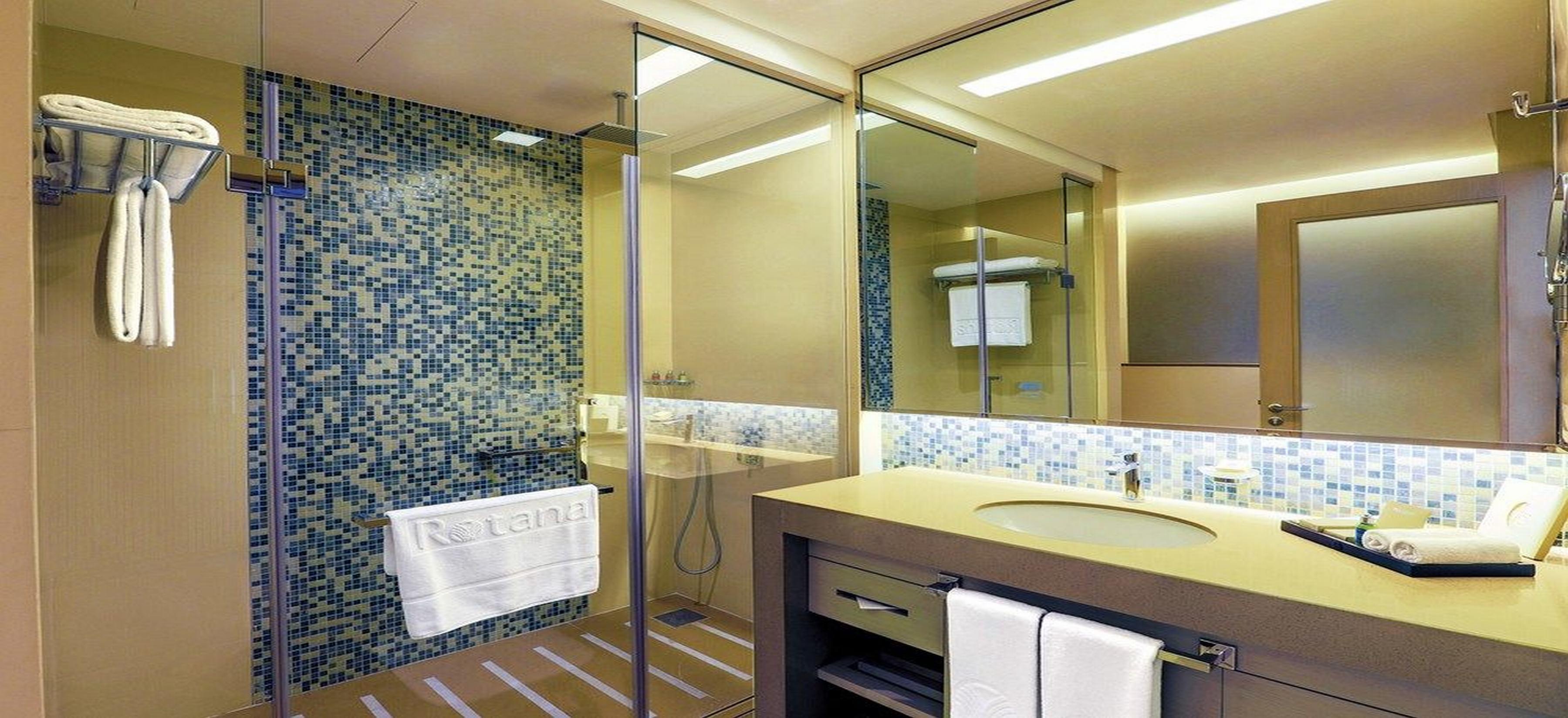 Готель Downtown Rotana Манама Екстер'єр фото Bathroom
